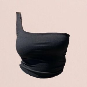 One shoulder crop top in black